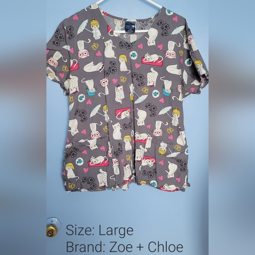 Zoe + Chloe scrub top: Large/Gray